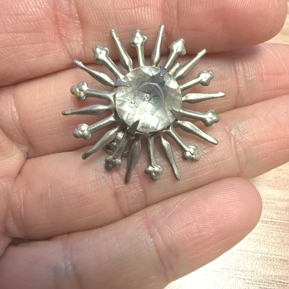 Vintage Silver Tone Starburst Brooch Clear Rhinestone Celestial Sunburst‎ Pin